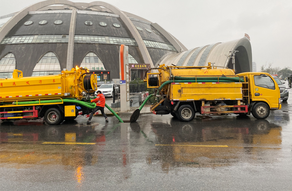 271迈皋桥街商场管道清淤