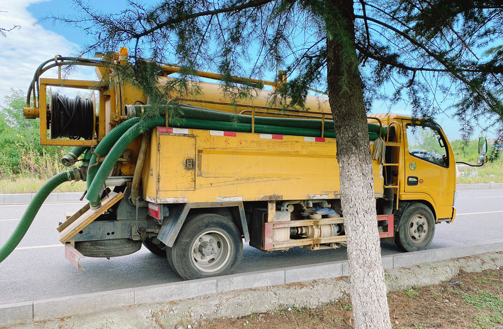 283迈皋桥街清洗抽粪车