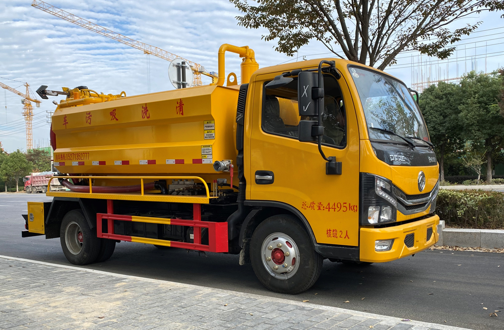 282迈皋桥街清洗吸污车