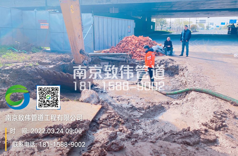 迈皋桥街泥浆清理